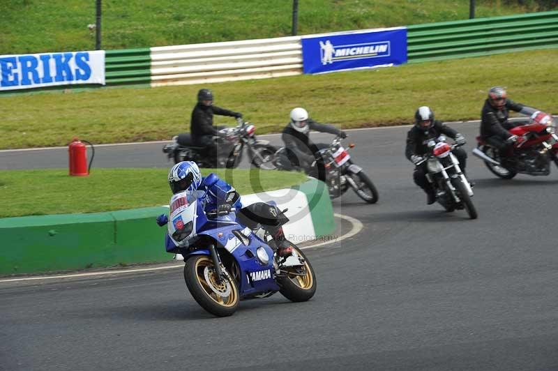 Mallory park Leicestershire;Mallory park photographs;Motorcycle action photographs;classic bikes;event digital images;eventdigitalimages;mallory park;no limits trackday;peter wileman photography;vintage bikes;vintage motorcycles;vmcc festival 1000 bikes