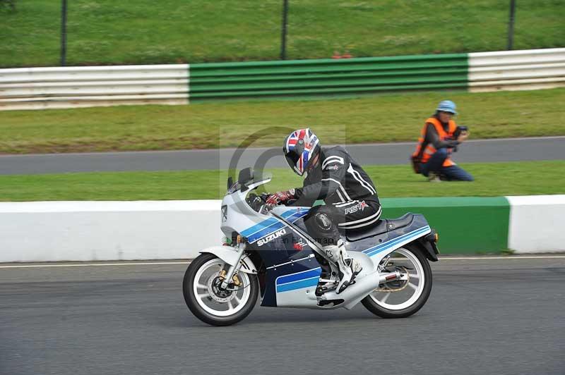 Mallory park Leicestershire;Mallory park photographs;Motorcycle action photographs;classic bikes;event digital images;eventdigitalimages;mallory park;no limits trackday;peter wileman photography;vintage bikes;vintage motorcycles;vmcc festival 1000 bikes