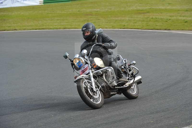 Mallory park Leicestershire;Mallory park photographs;Motorcycle action photographs;classic bikes;event digital images;eventdigitalimages;mallory park;no limits trackday;peter wileman photography;vintage bikes;vintage motorcycles;vmcc festival 1000 bikes