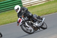 Mallory-park-Leicestershire;Mallory-park-photographs;Motorcycle-action-photographs;classic-bikes;event-digital-images;eventdigitalimages;mallory-park;no-limits-trackday;peter-wileman-photography;vintage-bikes;vintage-motorcycles;vmcc-festival-1000-bikes