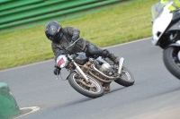 Mallory-park-Leicestershire;Mallory-park-photographs;Motorcycle-action-photographs;classic-bikes;event-digital-images;eventdigitalimages;mallory-park;no-limits-trackday;peter-wileman-photography;vintage-bikes;vintage-motorcycles;vmcc-festival-1000-bikes