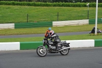 Mallory-park-Leicestershire;Mallory-park-photographs;Motorcycle-action-photographs;classic-bikes;event-digital-images;eventdigitalimages;mallory-park;no-limits-trackday;peter-wileman-photography;vintage-bikes;vintage-motorcycles;vmcc-festival-1000-bikes