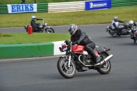 Mallory-park-Leicestershire;Mallory-park-photographs;Motorcycle-action-photographs;classic-bikes;event-digital-images;eventdigitalimages;mallory-park;no-limits-trackday;peter-wileman-photography;vintage-bikes;vintage-motorcycles;vmcc-festival-1000-bikes