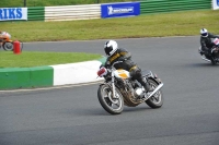 Mallory-park-Leicestershire;Mallory-park-photographs;Motorcycle-action-photographs;classic-bikes;event-digital-images;eventdigitalimages;mallory-park;no-limits-trackday;peter-wileman-photography;vintage-bikes;vintage-motorcycles;vmcc-festival-1000-bikes