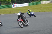 Mallory-park-Leicestershire;Mallory-park-photographs;Motorcycle-action-photographs;classic-bikes;event-digital-images;eventdigitalimages;mallory-park;no-limits-trackday;peter-wileman-photography;vintage-bikes;vintage-motorcycles;vmcc-festival-1000-bikes