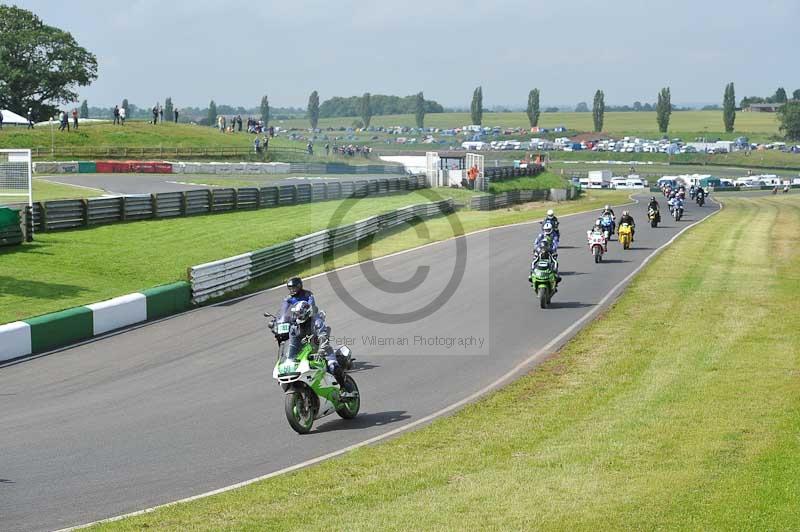 Mallory park Leicestershire;Mallory park photographs;Motorcycle action photographs;classic bikes;event digital images;eventdigitalimages;mallory park;no limits trackday;peter wileman photography;vintage bikes;vintage motorcycles;vmcc festival 1000 bikes