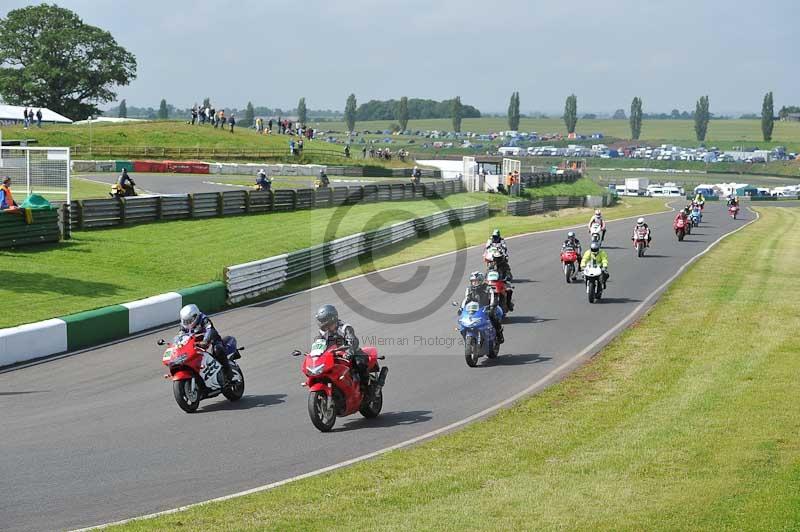 Mallory park Leicestershire;Mallory park photographs;Motorcycle action photographs;classic bikes;event digital images;eventdigitalimages;mallory park;no limits trackday;peter wileman photography;vintage bikes;vintage motorcycles;vmcc festival 1000 bikes