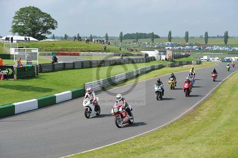 Mallory park Leicestershire;Mallory park photographs;Motorcycle action photographs;classic bikes;event digital images;eventdigitalimages;mallory park;no limits trackday;peter wileman photography;vintage bikes;vintage motorcycles;vmcc festival 1000 bikes