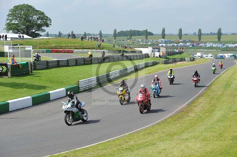 Mallory park Leicestershire;Mallory park photographs;Motorcycle action photographs;classic bikes;event digital images;eventdigitalimages;mallory park;no limits trackday;peter wileman photography;vintage bikes;vintage motorcycles;vmcc festival 1000 bikes