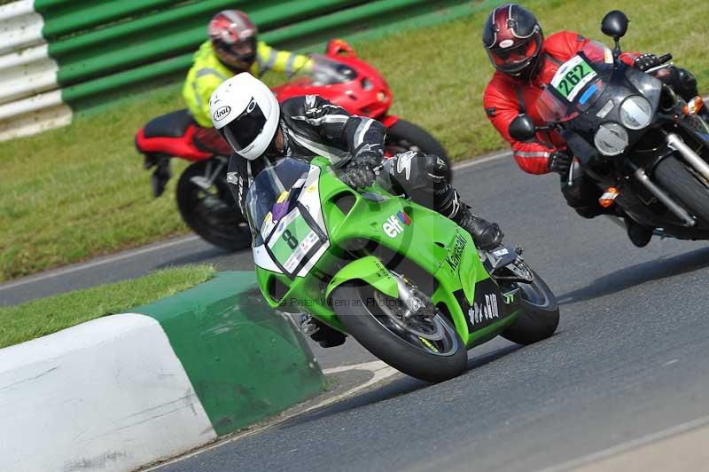 Mallory park Leicestershire;Mallory park photographs;Motorcycle action photographs;classic bikes;event digital images;eventdigitalimages;mallory park;no limits trackday;peter wileman photography;vintage bikes;vintage motorcycles;vmcc festival 1000 bikes