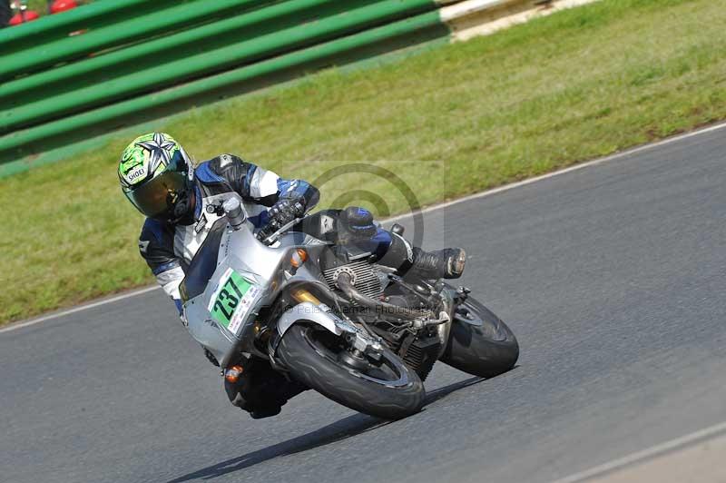 Mallory park Leicestershire;Mallory park photographs;Motorcycle action photographs;classic bikes;event digital images;eventdigitalimages;mallory park;no limits trackday;peter wileman photography;vintage bikes;vintage motorcycles;vmcc festival 1000 bikes