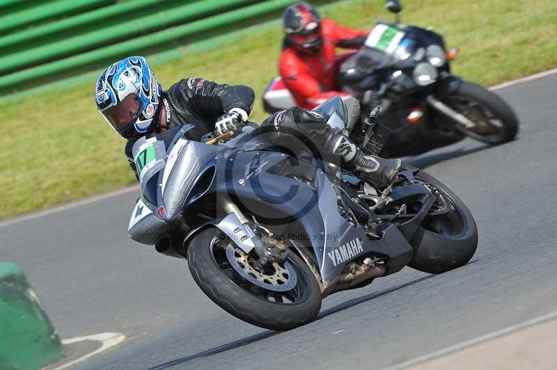 Mallory park Leicestershire;Mallory park photographs;Motorcycle action photographs;classic bikes;event digital images;eventdigitalimages;mallory park;no limits trackday;peter wileman photography;vintage bikes;vintage motorcycles;vmcc festival 1000 bikes