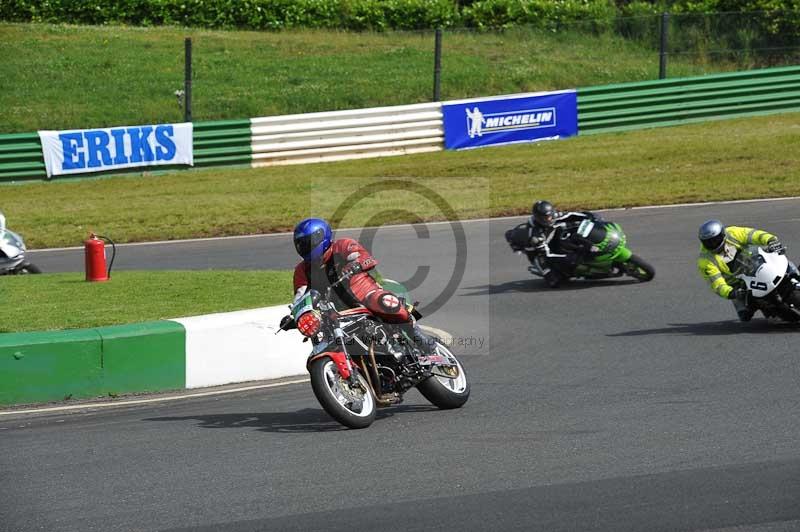 Mallory park Leicestershire;Mallory park photographs;Motorcycle action photographs;classic bikes;event digital images;eventdigitalimages;mallory park;no limits trackday;peter wileman photography;vintage bikes;vintage motorcycles;vmcc festival 1000 bikes