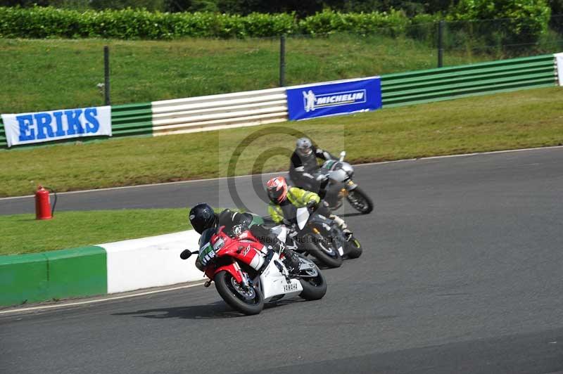 Mallory park Leicestershire;Mallory park photographs;Motorcycle action photographs;classic bikes;event digital images;eventdigitalimages;mallory park;no limits trackday;peter wileman photography;vintage bikes;vintage motorcycles;vmcc festival 1000 bikes