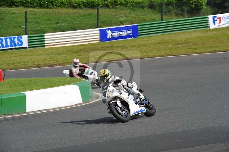 Mallory park Leicestershire;Mallory park photographs;Motorcycle action photographs;classic bikes;event digital images;eventdigitalimages;mallory park;no limits trackday;peter wileman photography;vintage bikes;vintage motorcycles;vmcc festival 1000 bikes