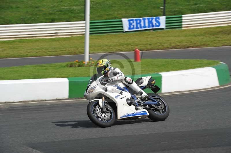 Mallory park Leicestershire;Mallory park photographs;Motorcycle action photographs;classic bikes;event digital images;eventdigitalimages;mallory park;no limits trackday;peter wileman photography;vintage bikes;vintage motorcycles;vmcc festival 1000 bikes