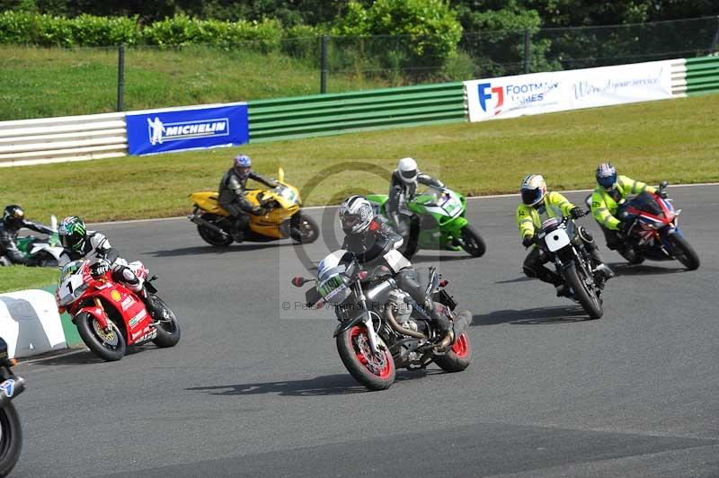 Mallory park Leicestershire;Mallory park photographs;Motorcycle action photographs;classic bikes;event digital images;eventdigitalimages;mallory park;no limits trackday;peter wileman photography;vintage bikes;vintage motorcycles;vmcc festival 1000 bikes