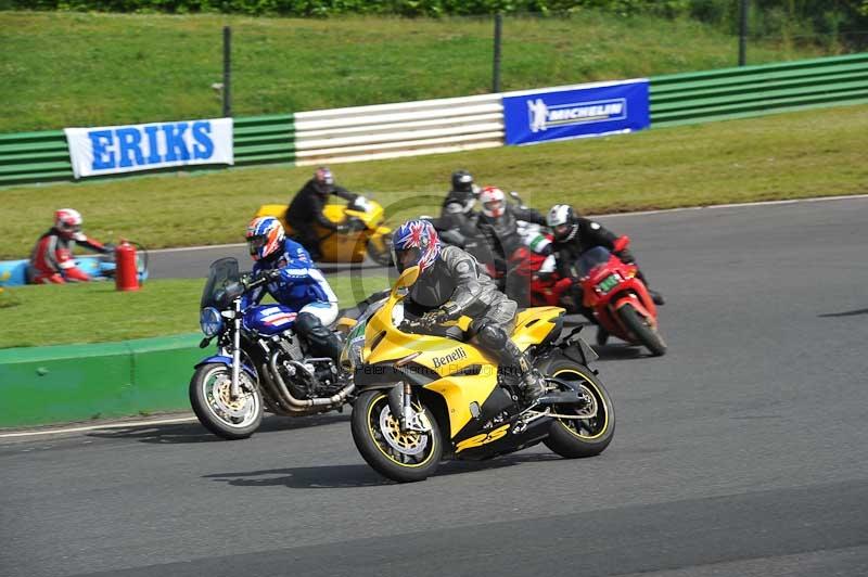 Mallory park Leicestershire;Mallory park photographs;Motorcycle action photographs;classic bikes;event digital images;eventdigitalimages;mallory park;no limits trackday;peter wileman photography;vintage bikes;vintage motorcycles;vmcc festival 1000 bikes