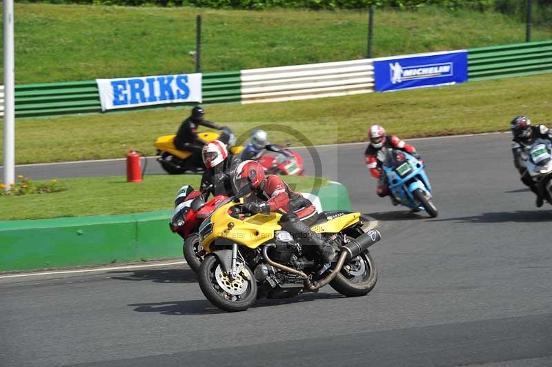 Mallory park Leicestershire;Mallory park photographs;Motorcycle action photographs;classic bikes;event digital images;eventdigitalimages;mallory park;no limits trackday;peter wileman photography;vintage bikes;vintage motorcycles;vmcc festival 1000 bikes