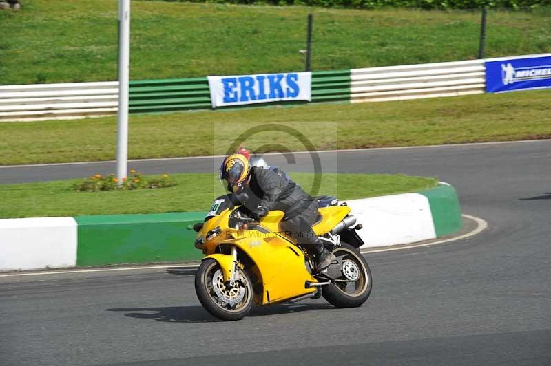 Mallory park Leicestershire;Mallory park photographs;Motorcycle action photographs;classic bikes;event digital images;eventdigitalimages;mallory park;no limits trackday;peter wileman photography;vintage bikes;vintage motorcycles;vmcc festival 1000 bikes