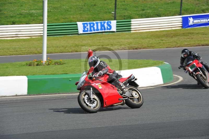 Mallory park Leicestershire;Mallory park photographs;Motorcycle action photographs;classic bikes;event digital images;eventdigitalimages;mallory park;no limits trackday;peter wileman photography;vintage bikes;vintage motorcycles;vmcc festival 1000 bikes