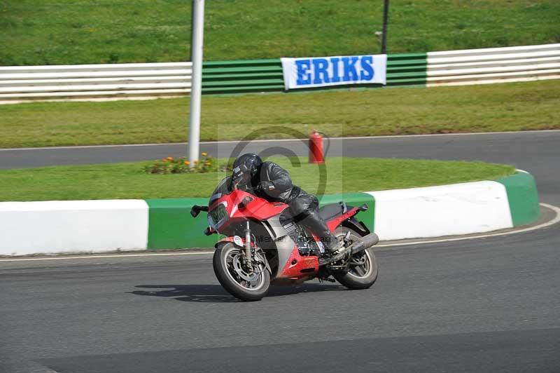 Mallory park Leicestershire;Mallory park photographs;Motorcycle action photographs;classic bikes;event digital images;eventdigitalimages;mallory park;no limits trackday;peter wileman photography;vintage bikes;vintage motorcycles;vmcc festival 1000 bikes