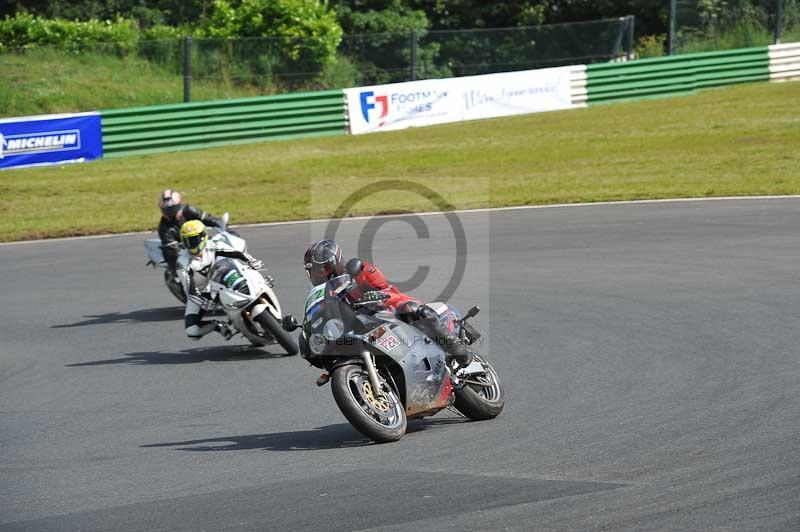 Mallory park Leicestershire;Mallory park photographs;Motorcycle action photographs;classic bikes;event digital images;eventdigitalimages;mallory park;no limits trackday;peter wileman photography;vintage bikes;vintage motorcycles;vmcc festival 1000 bikes