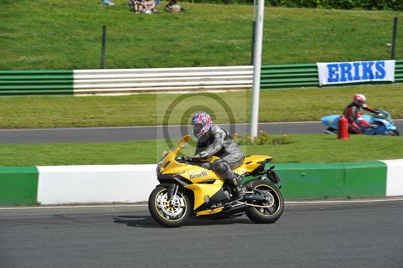 Mallory park Leicestershire;Mallory park photographs;Motorcycle action photographs;classic bikes;event digital images;eventdigitalimages;mallory park;no limits trackday;peter wileman photography;vintage bikes;vintage motorcycles;vmcc festival 1000 bikes