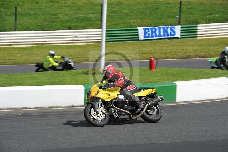 Mallory park Leicestershire;Mallory park photographs;Motorcycle action photographs;classic bikes;event digital images;eventdigitalimages;mallory park;no limits trackday;peter wileman photography;vintage bikes;vintage motorcycles;vmcc festival 1000 bikes