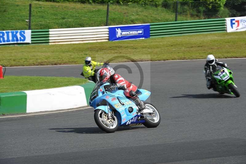 Mallory park Leicestershire;Mallory park photographs;Motorcycle action photographs;classic bikes;event digital images;eventdigitalimages;mallory park;no limits trackday;peter wileman photography;vintage bikes;vintage motorcycles;vmcc festival 1000 bikes