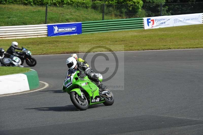 Mallory park Leicestershire;Mallory park photographs;Motorcycle action photographs;classic bikes;event digital images;eventdigitalimages;mallory park;no limits trackday;peter wileman photography;vintage bikes;vintage motorcycles;vmcc festival 1000 bikes