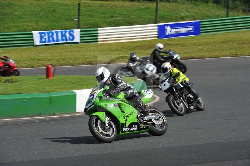 Mallory park Leicestershire;Mallory park photographs;Motorcycle action photographs;classic bikes;event digital images;eventdigitalimages;mallory park;no limits trackday;peter wileman photography;vintage bikes;vintage motorcycles;vmcc festival 1000 bikes