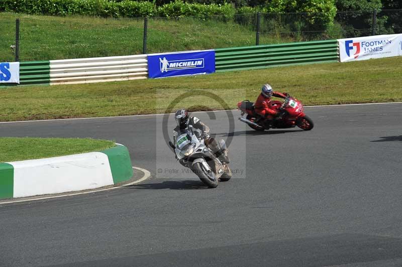 Mallory park Leicestershire;Mallory park photographs;Motorcycle action photographs;classic bikes;event digital images;eventdigitalimages;mallory park;no limits trackday;peter wileman photography;vintage bikes;vintage motorcycles;vmcc festival 1000 bikes