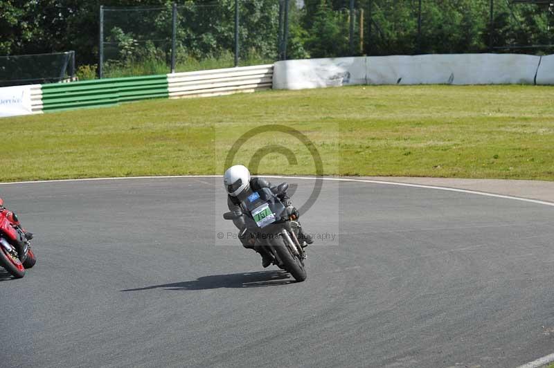 Mallory park Leicestershire;Mallory park photographs;Motorcycle action photographs;classic bikes;event digital images;eventdigitalimages;mallory park;no limits trackday;peter wileman photography;vintage bikes;vintage motorcycles;vmcc festival 1000 bikes