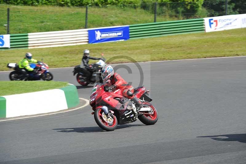 Mallory park Leicestershire;Mallory park photographs;Motorcycle action photographs;classic bikes;event digital images;eventdigitalimages;mallory park;no limits trackday;peter wileman photography;vintage bikes;vintage motorcycles;vmcc festival 1000 bikes