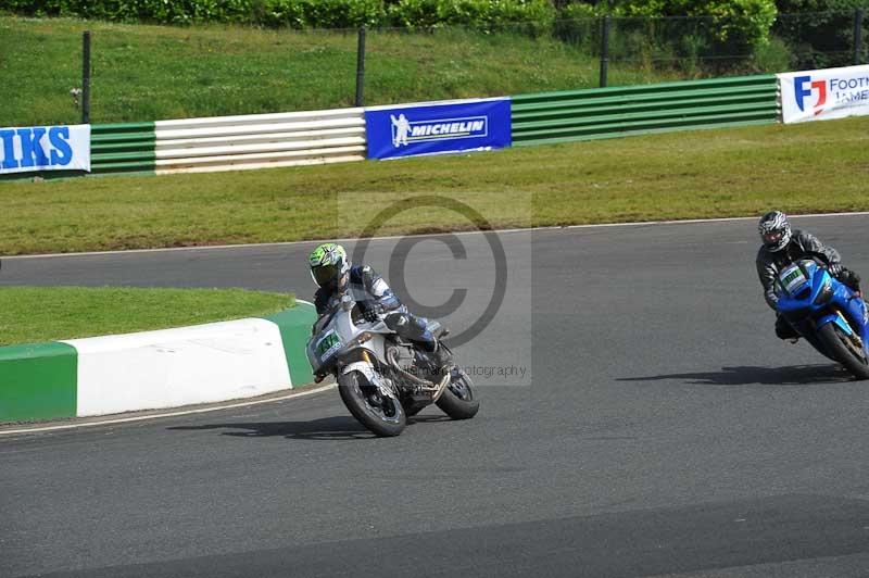 Mallory park Leicestershire;Mallory park photographs;Motorcycle action photographs;classic bikes;event digital images;eventdigitalimages;mallory park;no limits trackday;peter wileman photography;vintage bikes;vintage motorcycles;vmcc festival 1000 bikes