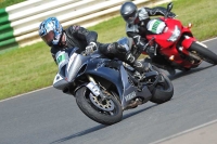 Mallory-park-Leicestershire;Mallory-park-photographs;Motorcycle-action-photographs;classic-bikes;event-digital-images;eventdigitalimages;mallory-park;no-limits-trackday;peter-wileman-photography;vintage-bikes;vintage-motorcycles;vmcc-festival-1000-bikes