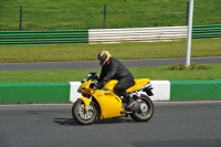 Mallory-park-Leicestershire;Mallory-park-photographs;Motorcycle-action-photographs;classic-bikes;event-digital-images;eventdigitalimages;mallory-park;no-limits-trackday;peter-wileman-photography;vintage-bikes;vintage-motorcycles;vmcc-festival-1000-bikes