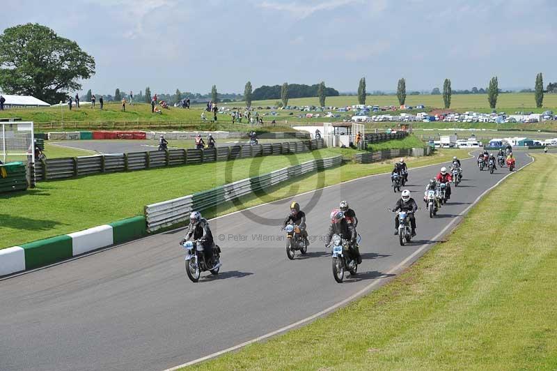 Mallory park Leicestershire;Mallory park photographs;Motorcycle action photographs;classic bikes;event digital images;eventdigitalimages;mallory park;no limits trackday;peter wileman photography;vintage bikes;vintage motorcycles;vmcc festival 1000 bikes