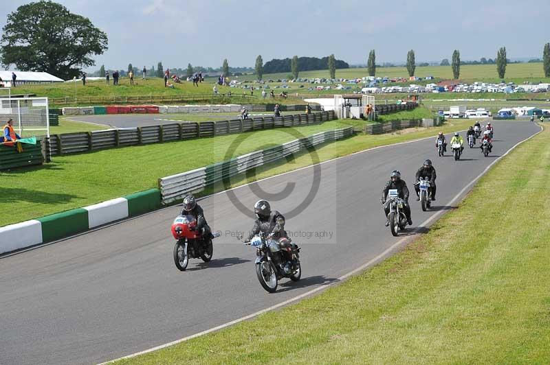 Mallory park Leicestershire;Mallory park photographs;Motorcycle action photographs;classic bikes;event digital images;eventdigitalimages;mallory park;no limits trackday;peter wileman photography;vintage bikes;vintage motorcycles;vmcc festival 1000 bikes