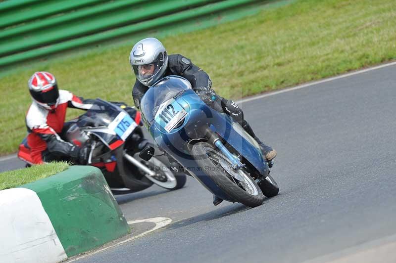 Mallory park Leicestershire;Mallory park photographs;Motorcycle action photographs;classic bikes;event digital images;eventdigitalimages;mallory park;no limits trackday;peter wileman photography;vintage bikes;vintage motorcycles;vmcc festival 1000 bikes