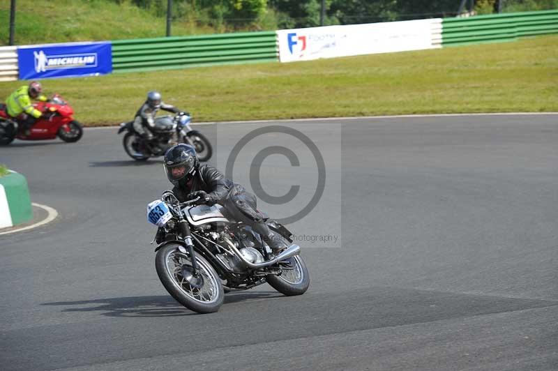 Mallory park Leicestershire;Mallory park photographs;Motorcycle action photographs;classic bikes;event digital images;eventdigitalimages;mallory park;no limits trackday;peter wileman photography;vintage bikes;vintage motorcycles;vmcc festival 1000 bikes