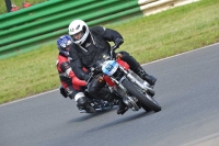 Mallory-park-Leicestershire;Mallory-park-photographs;Motorcycle-action-photographs;classic-bikes;event-digital-images;eventdigitalimages;mallory-park;no-limits-trackday;peter-wileman-photography;vintage-bikes;vintage-motorcycles;vmcc-festival-1000-bikes