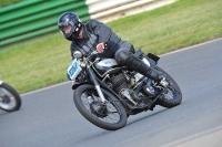 Mallory-park-Leicestershire;Mallory-park-photographs;Motorcycle-action-photographs;classic-bikes;event-digital-images;eventdigitalimages;mallory-park;no-limits-trackday;peter-wileman-photography;vintage-bikes;vintage-motorcycles;vmcc-festival-1000-bikes