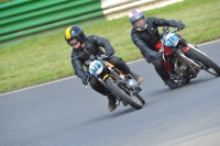 Mallory-park-Leicestershire;Mallory-park-photographs;Motorcycle-action-photographs;classic-bikes;event-digital-images;eventdigitalimages;mallory-park;no-limits-trackday;peter-wileman-photography;vintage-bikes;vintage-motorcycles;vmcc-festival-1000-bikes