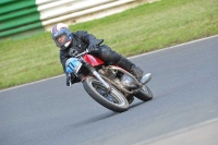 Mallory-park-Leicestershire;Mallory-park-photographs;Motorcycle-action-photographs;classic-bikes;event-digital-images;eventdigitalimages;mallory-park;no-limits-trackday;peter-wileman-photography;vintage-bikes;vintage-motorcycles;vmcc-festival-1000-bikes