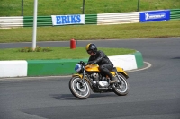 Mallory-park-Leicestershire;Mallory-park-photographs;Motorcycle-action-photographs;classic-bikes;event-digital-images;eventdigitalimages;mallory-park;no-limits-trackday;peter-wileman-photography;vintage-bikes;vintage-motorcycles;vmcc-festival-1000-bikes