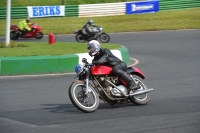 Mallory-park-Leicestershire;Mallory-park-photographs;Motorcycle-action-photographs;classic-bikes;event-digital-images;eventdigitalimages;mallory-park;no-limits-trackday;peter-wileman-photography;vintage-bikes;vintage-motorcycles;vmcc-festival-1000-bikes