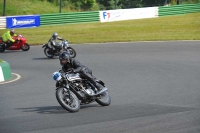 Mallory-park-Leicestershire;Mallory-park-photographs;Motorcycle-action-photographs;classic-bikes;event-digital-images;eventdigitalimages;mallory-park;no-limits-trackday;peter-wileman-photography;vintage-bikes;vintage-motorcycles;vmcc-festival-1000-bikes