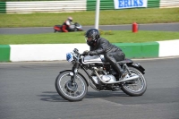 Mallory-park-Leicestershire;Mallory-park-photographs;Motorcycle-action-photographs;classic-bikes;event-digital-images;eventdigitalimages;mallory-park;no-limits-trackday;peter-wileman-photography;vintage-bikes;vintage-motorcycles;vmcc-festival-1000-bikes